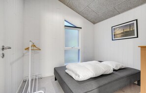 2 bedrooms, travel crib, free WiFi