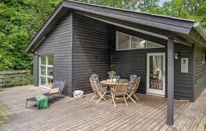 Outdoor dining - Pet friendly home in Gistrup with WiFi (Gistrup)