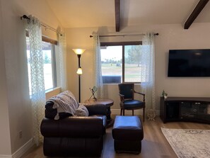 Smart TV, books, stereo