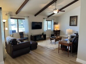 Smart TV, books, stereo