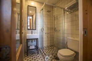 Shower, towels, soap, toilet paper - YOUR PLACE IN THE HEART OF BUENOS AIRES (CABA)