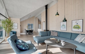 TV, fireplace, DVD player, ping pong - Cozy home in Væggerløse with WiFi (Væggerløse)
