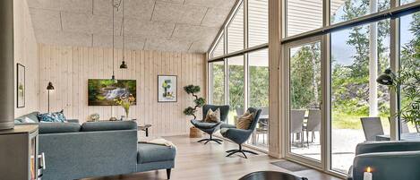 Fernseher, Kamin, DVD-Player, Tischtennisplatte