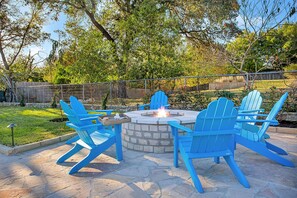 Property grounds - Felsenhaus 2/2 | King Beds | Gas Outdoor Firepit | Hot Tub (Fredericksburg)