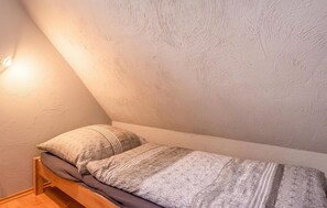 2 Schlafzimmer, Reisekinderbett, kostenloses WLAN, Bettwäsche