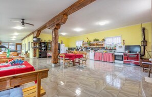 Fridge, stovetop, dishwasher, coffee/tea maker