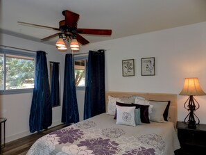 3 Schlafzimmer, Schreibtisch, Bügeleisen/Bügelbrett, kostenloses WLAN