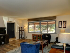 Smart-TV, Kamin, Arbeitsbereiche