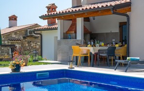 A heated pool - Awesome home in Krsan with private swimming pool, can be inside or outside (Krsan)