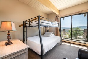 2 bedrooms, internet, bed sheets