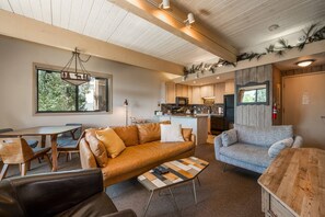 Smart-TV, Kamin, DVD-Player, Bücher