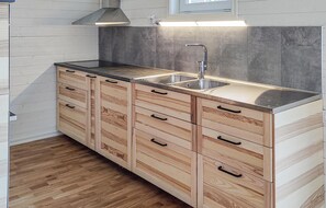 Fridge, oven, dishwasher, coffee/tea maker - Gorgeous home in Vänersborg with WiFi (Vänersborg)