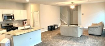 Close to downtown 14mint Airport 15 minute and south