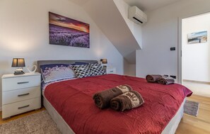 WiFi (無料)、ベッドシーツ