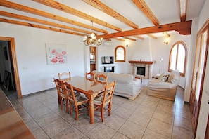 TV, fireplace, DVD player