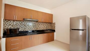 Vila, piscina particular, vista para a piscina | Cozinha americana privada | Micro-ondas, cooktop