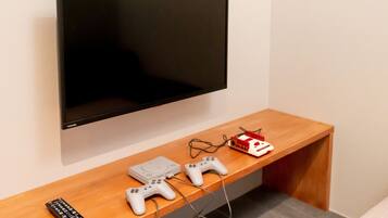 2 bedrooms, free minibar, desk, laptop workspace