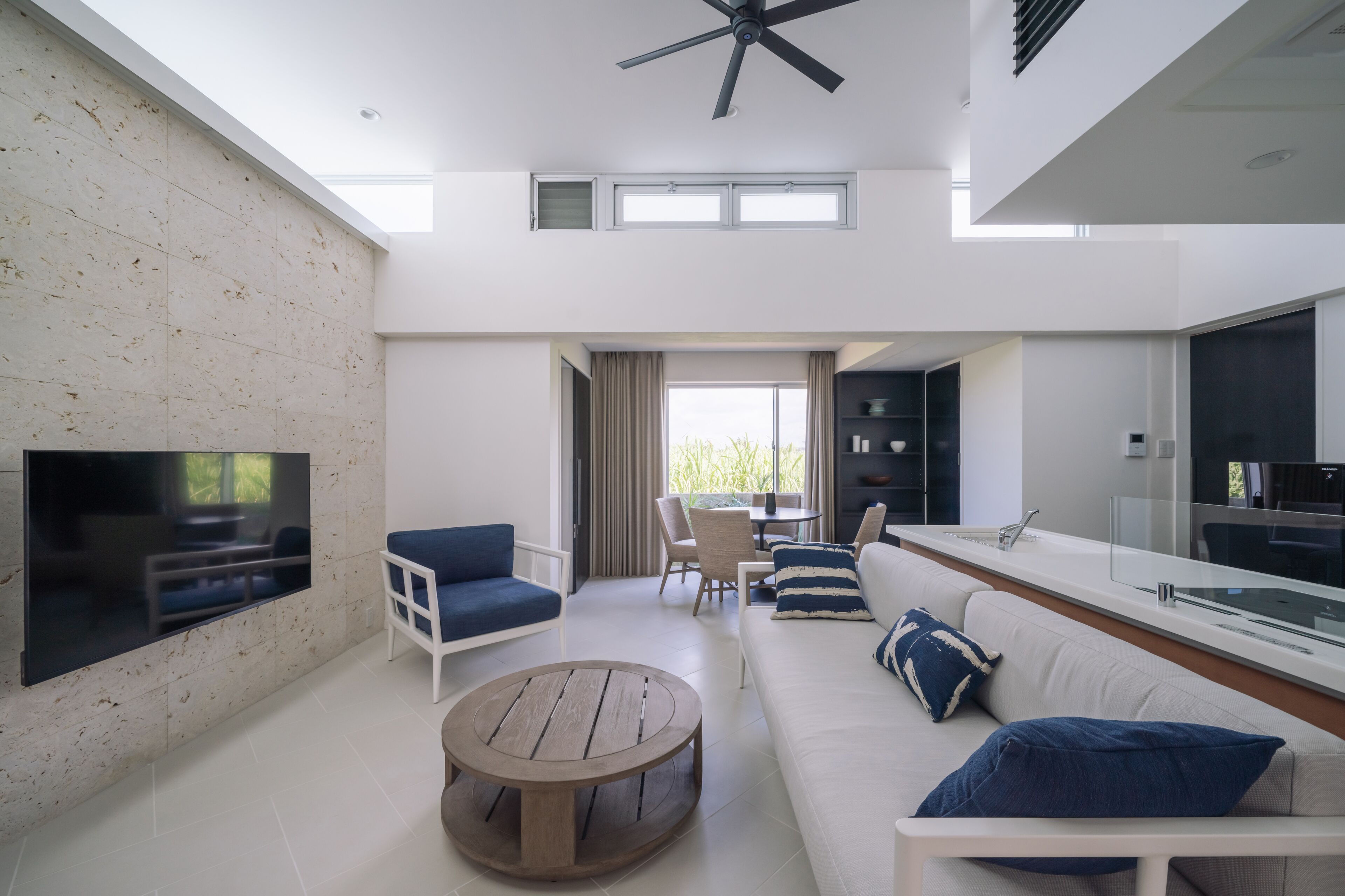 ทีวีจอแบน 65 นิ้ว พร้อมช่องดิจิตอล, ทีวี, ห้องทำงาน