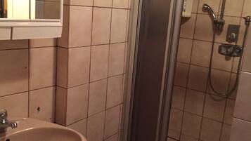 Apartemen | Kamar mandi | Shower