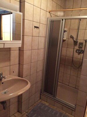 Apartment | Bathroom