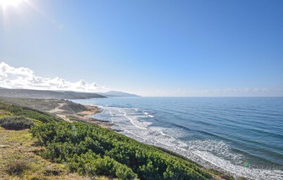 5 bedroom beach front home in Arbus