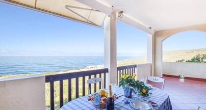5 bedroom beach front home in Arbus