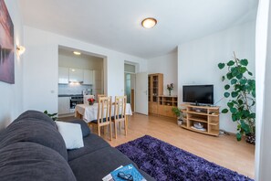 Appartamento (Three-Bedroom Apartment with Balcony ) | Soggiorno