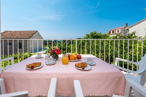 Apartment (Three-Bedroom Apartment with Balcony ) | Balcony