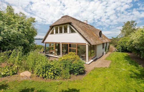 Lovely home in Mariager with WiFi