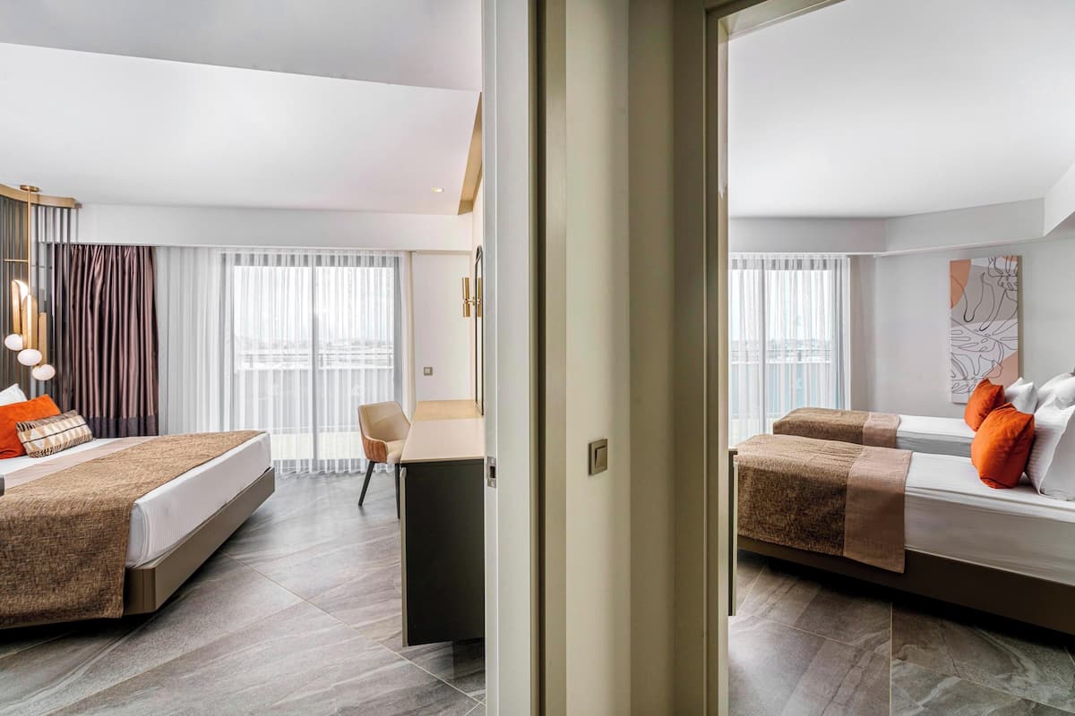 2 bedrooms, minibar, in-room safe, desk
