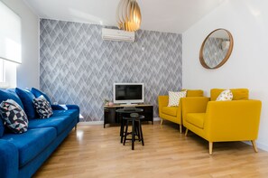 Apartment (Triplex Three-Bedroom Apartment with ) | Living room | TV - Apartment Sea Shell (Dubrovnik)