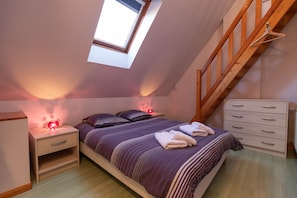 5 bedrooms, in-room safe, iron/ironing board, WiFi