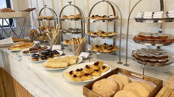 Daily cooked-to-order breakfast for a fee