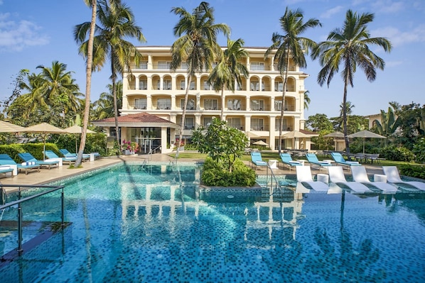 Outdoor pool, open 8:00 AM to 8:00 PM, pool umbrellas