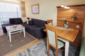 Double Room | Living room | Flat-screen TV