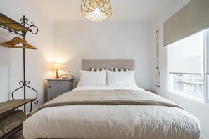 4 slaapkamers, een strijkplank/strijkijzer, internet, beddengoed