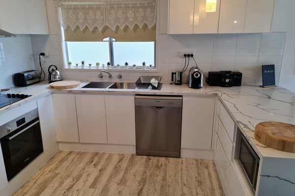 Refrigerador, microondas, horno, lavavajillas