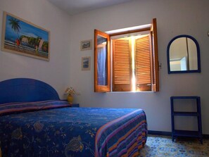 2 slaapkamers, een strijkplank/strijkijzer