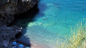 Una spiaggia nelle vicinanze