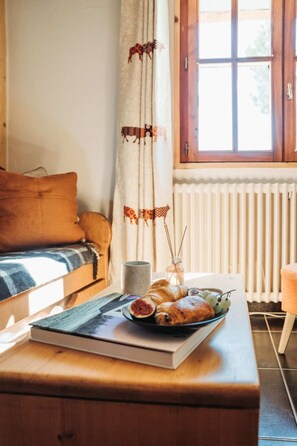 Interior - Petite Charline apartment with garden lake & mountain views 150m from the slopes (Tignes)