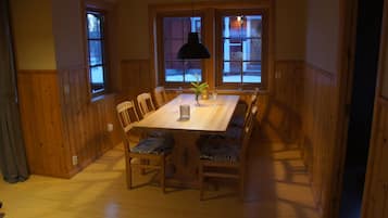 Cabin (6 Beds) | Private kitchen | Full-size fridge, microwave, oven, stovetop