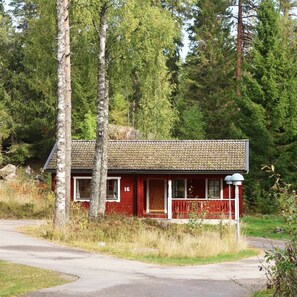 Hytte (5 Beds) | Individuelt innredet og barnesenger (inkludert)