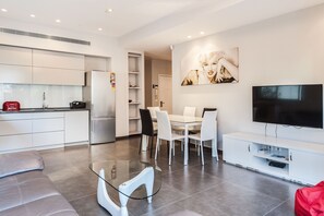 Dining - Luxury 3 BR Near the Beach (Tel Aviv)