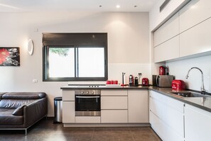 Apartment, 3 Bedrooms | Private kitchen - Luxury 3 BR Near the Beach (Tel Aviv)