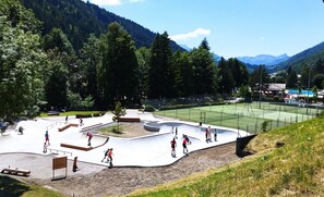 Sport court - old ,small ,typical chalet in the center of a mountain village :Le Grand Bornand (Le Grand Bornand)