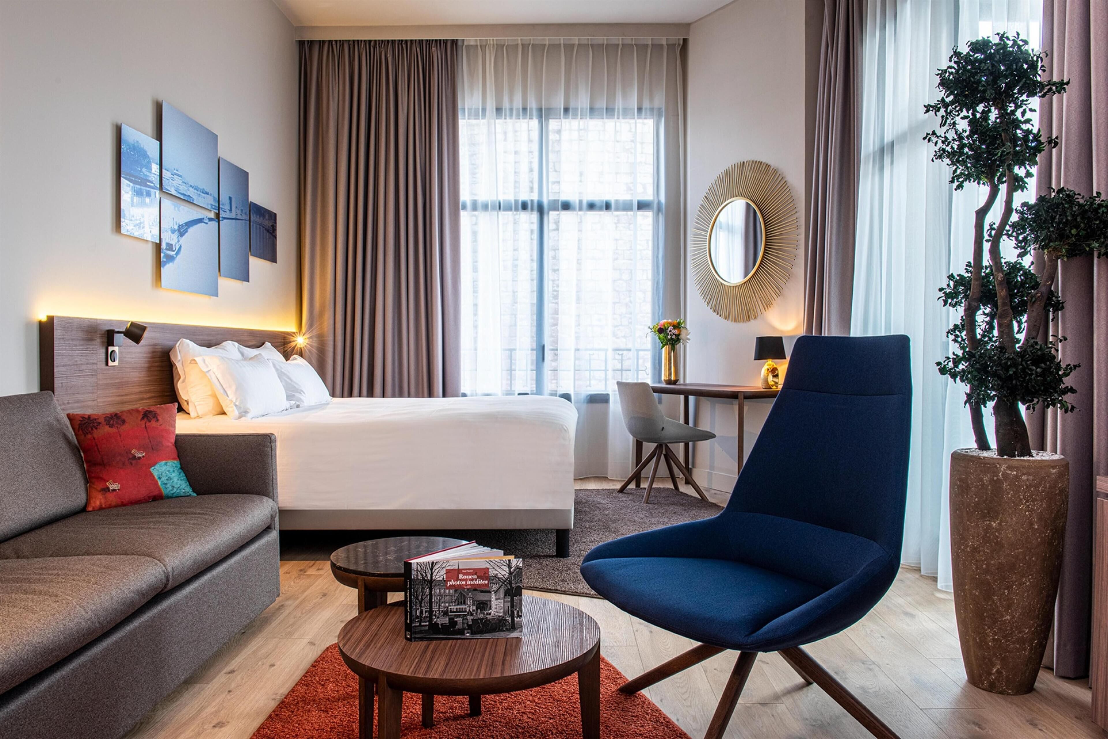 Hochwertige Bettwaren, Minibar, Zimmersafe, Schreibtisch