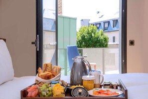 In-room dining - Radisson Blu Hotel, Rouen Centre (Rouen)