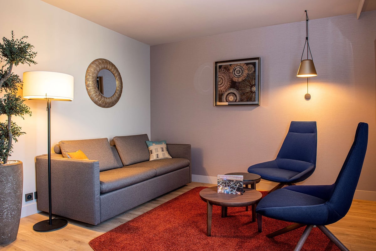 Family Room | Premium bedding, minibar, in-room safe, desk