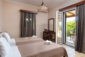 3 bedrooms, in-room safe, iron/ironing board, WiFi