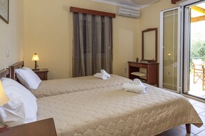 3 bedrooms, in-room safe, iron/ironing board, WiFi